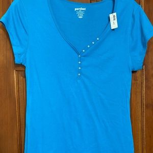PERFECT OLD NAVY V-NECK TOP